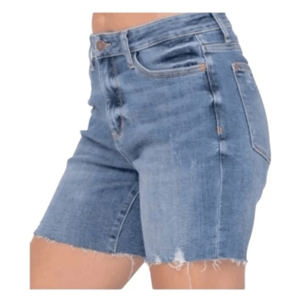 Judy Blue High Waisted Lightly Distressed Jean‎ Shorts 6